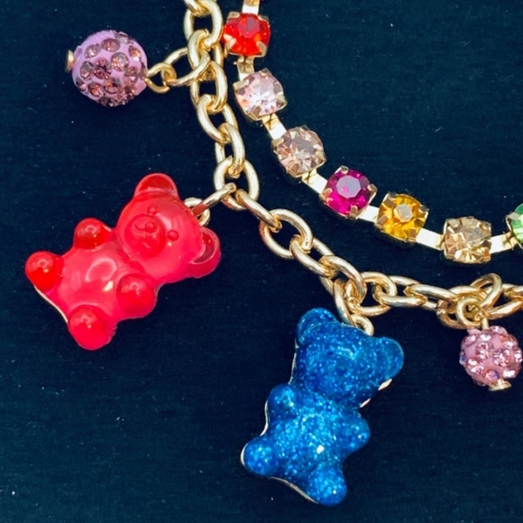 ❤️❤️Sold❤️❤Betsey Johnson Gold Tone Gummy Bear Crystal Accent Charm Bracelet NWT - Picture 6 of 6